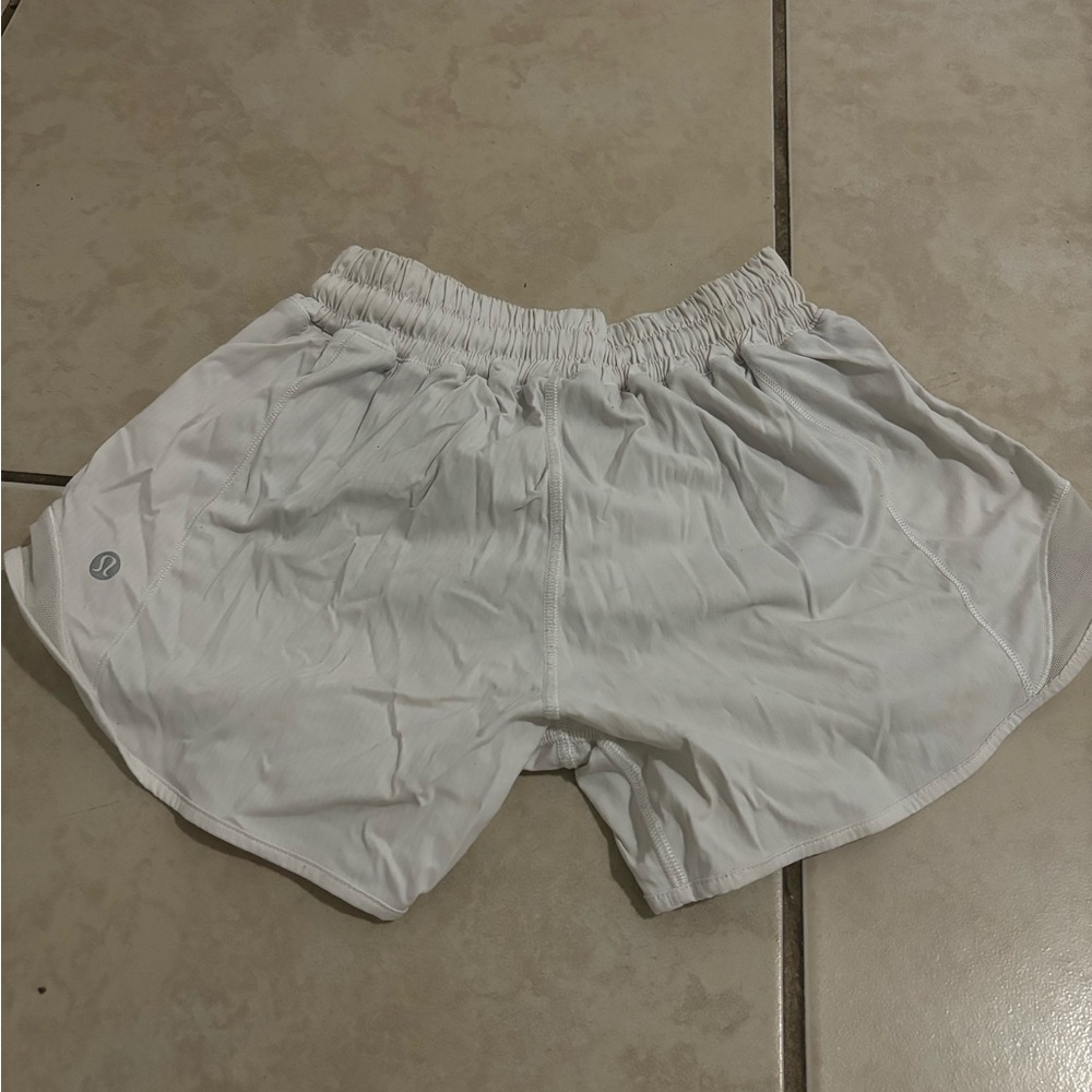 white lululemon hottie hot shorts 2’ inseam size 2